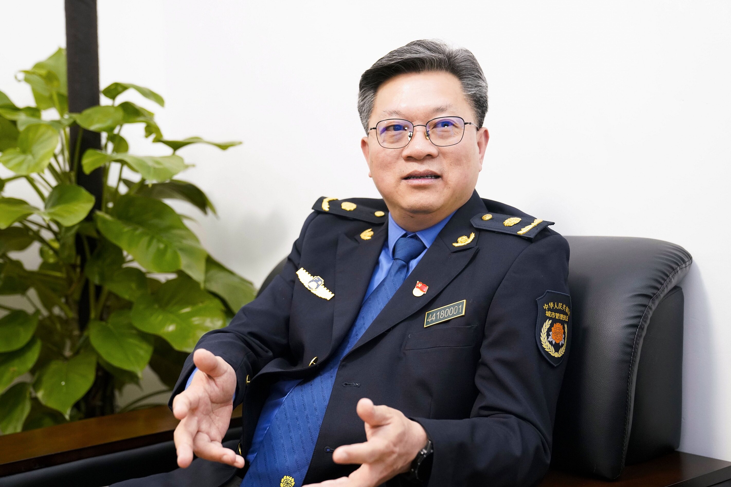 清远市城市管理和综合执法局党组书记,局长李举烈在接受记者专访.