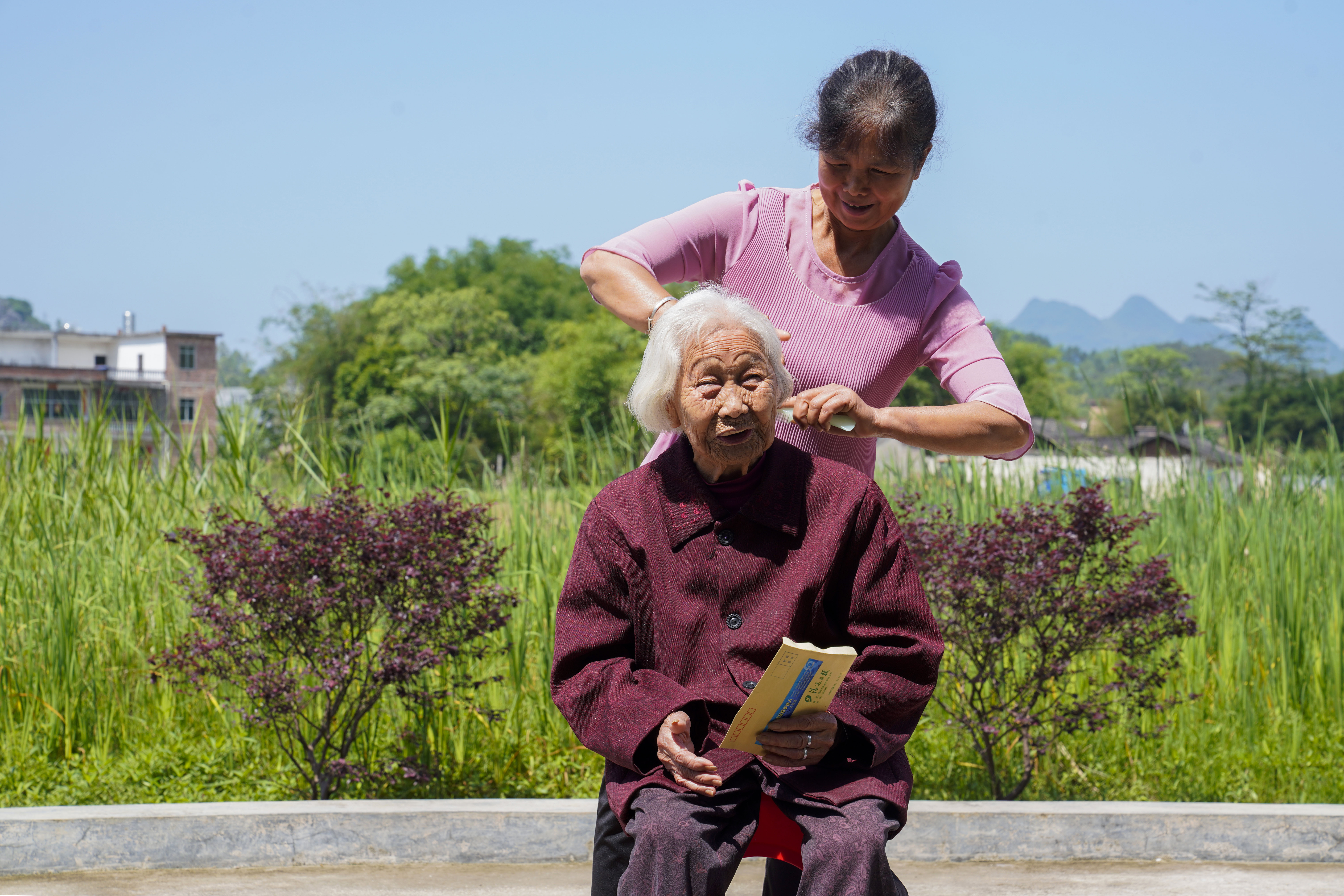 102岁的杨婆婆,人美心更美 蓝丝带关爱清远百岁老人(63|清远日报