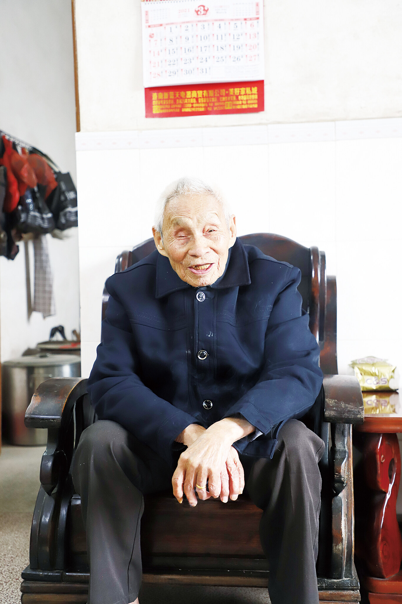 103歲了還每天看新聞了解國家大事 | 藍絲帶關愛清遠百歲老人(16)