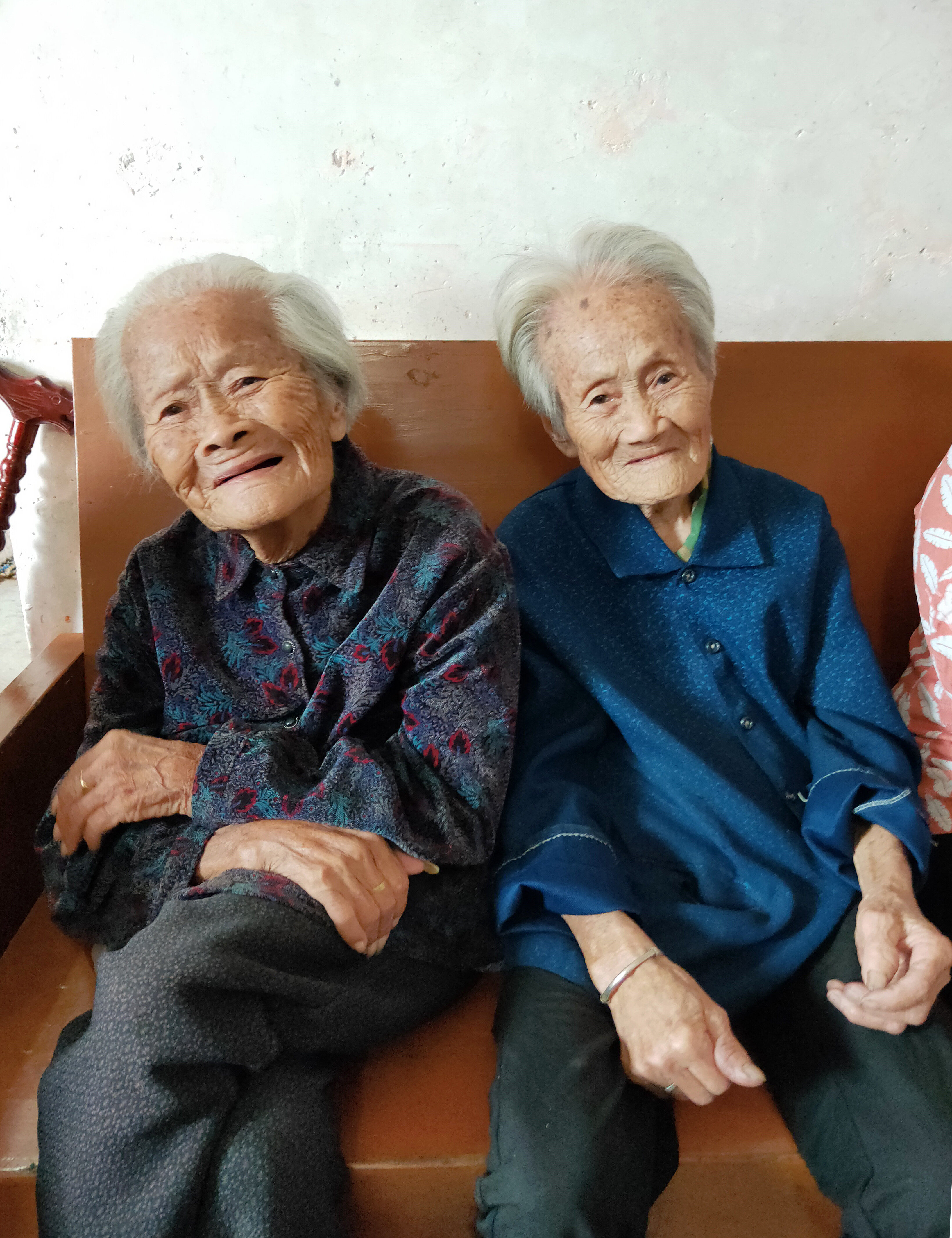 冰冰101岁奶奶家庭情况图片
