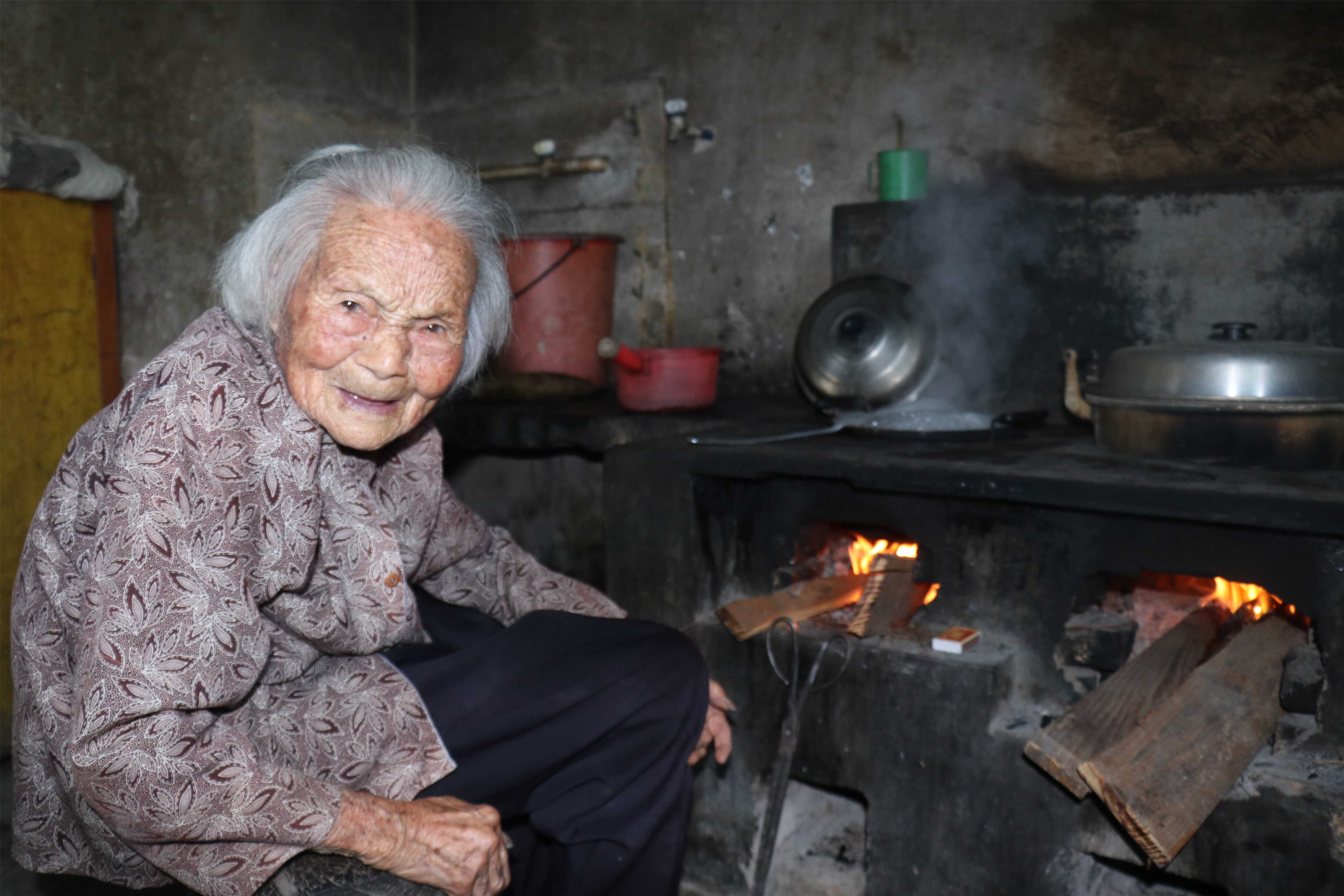 农村老人的生活照片图片