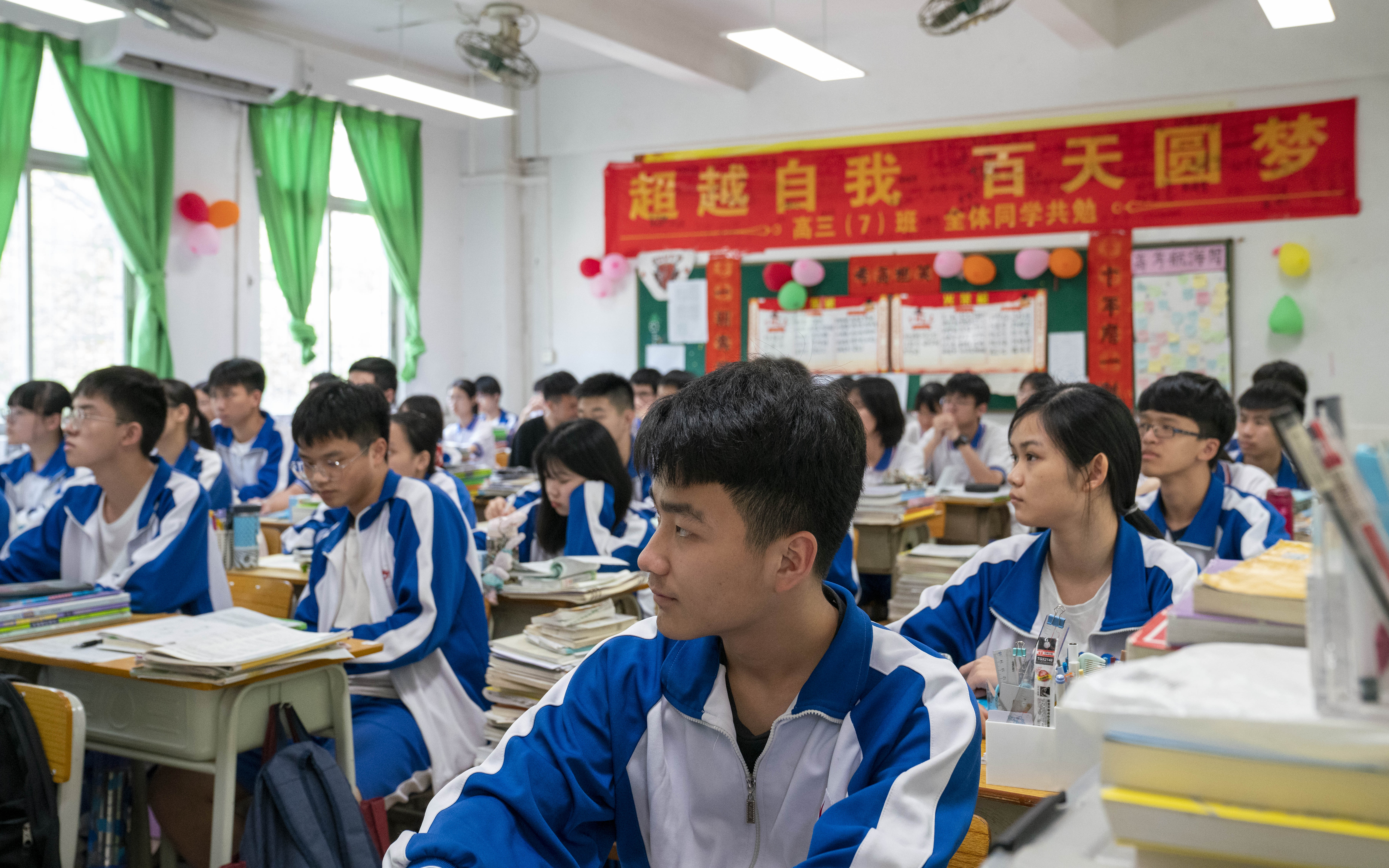 5月26日,清远市第二中学高三学生在复习备考.