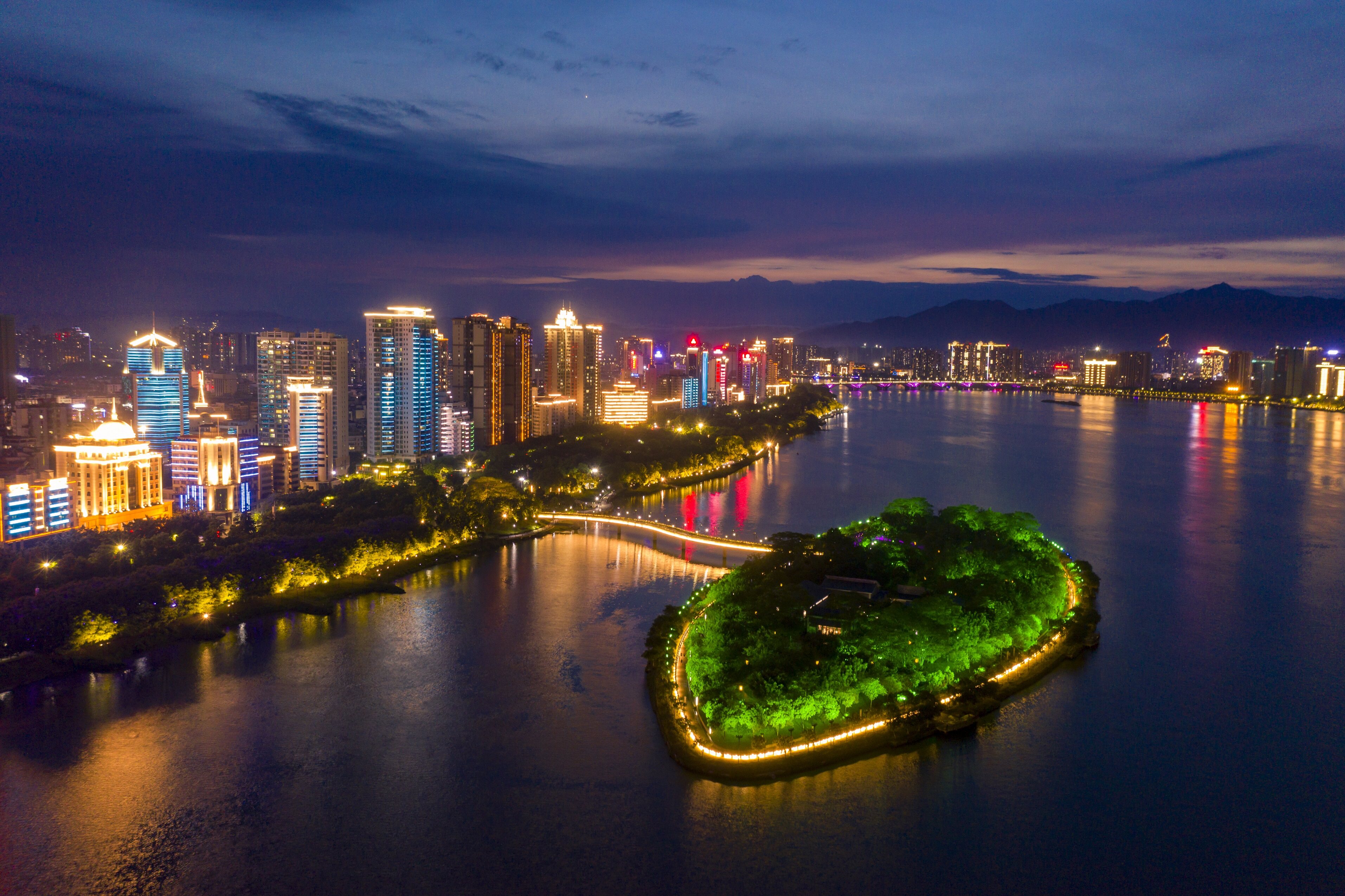 清远江心岛夜景图片