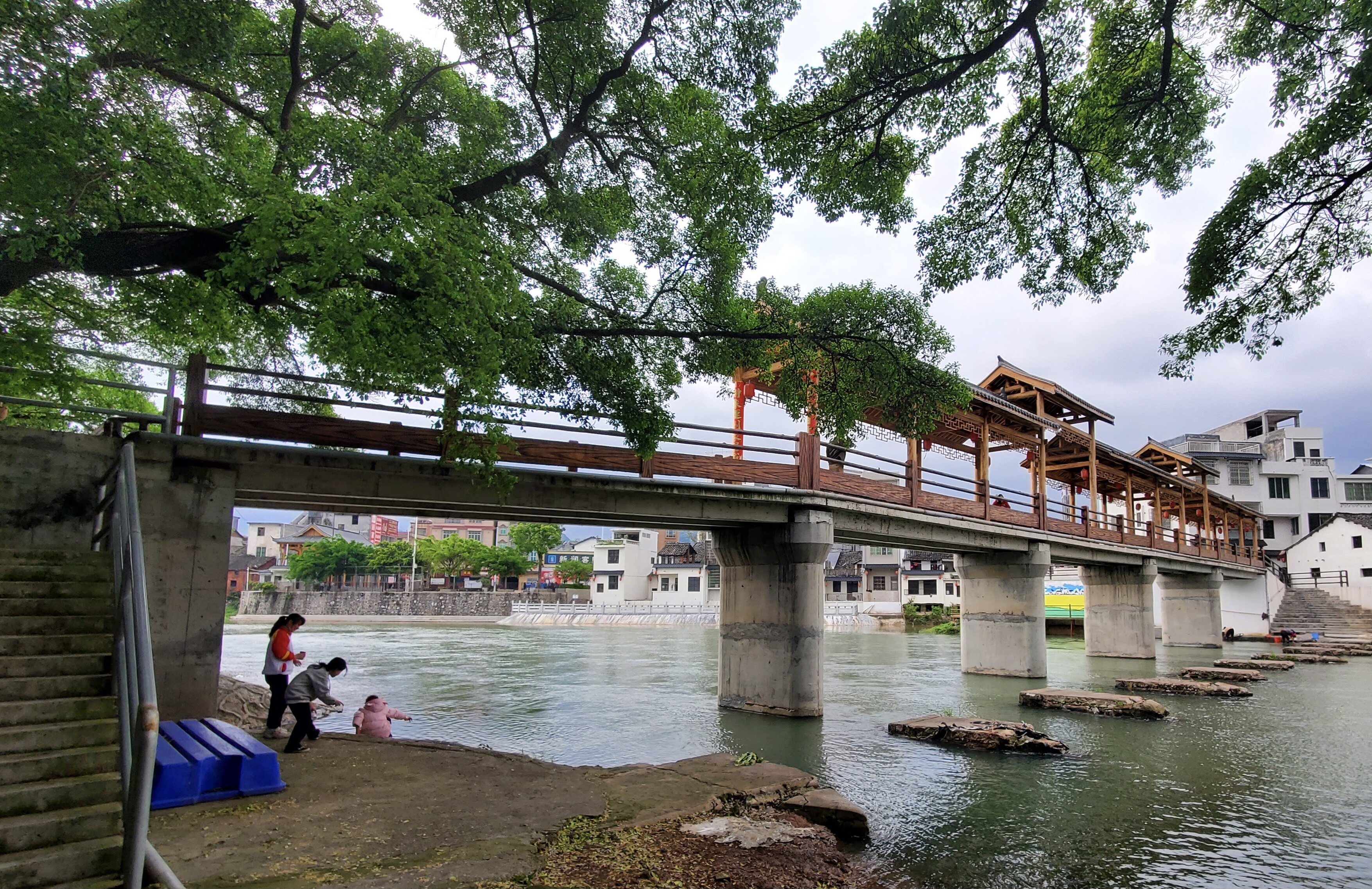 3月26日,連州市星子鎮大水邊村,新建的風雨橋.