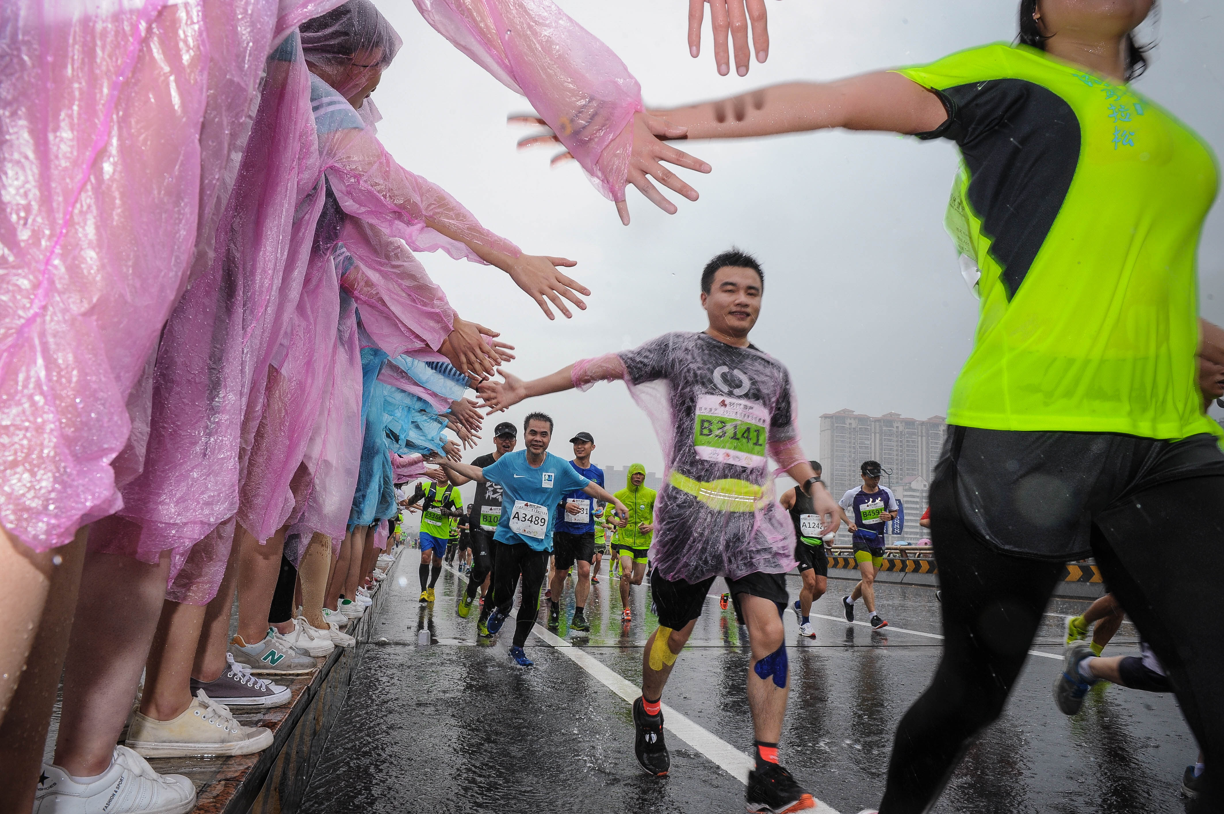  睡梦中的暴跌：神秘巨额抛盘砸晕黄金